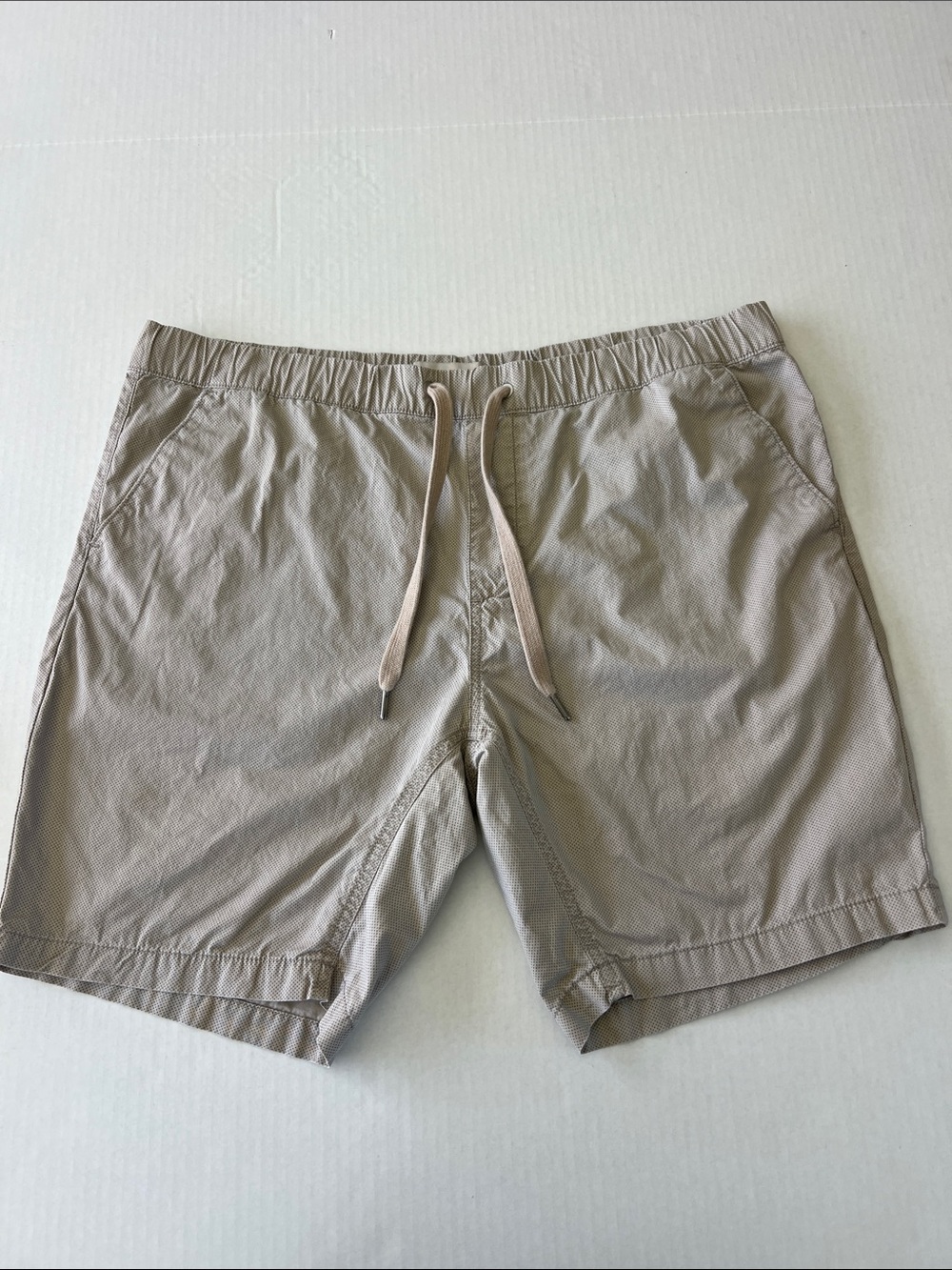 Calvin Klein Men's Elastic Drawstring Hybrid Shorts in Taupe Size XL